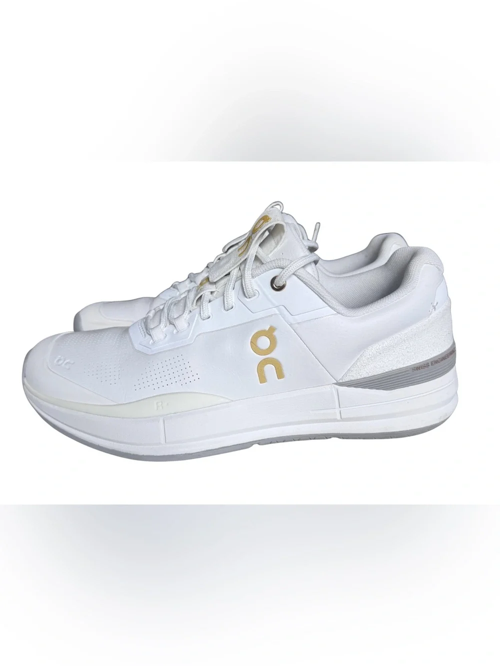 On THE ROGER Pro Ace Tennis Shoes Ivory Fog Gold Men’s Size 9 $220 Sneaker